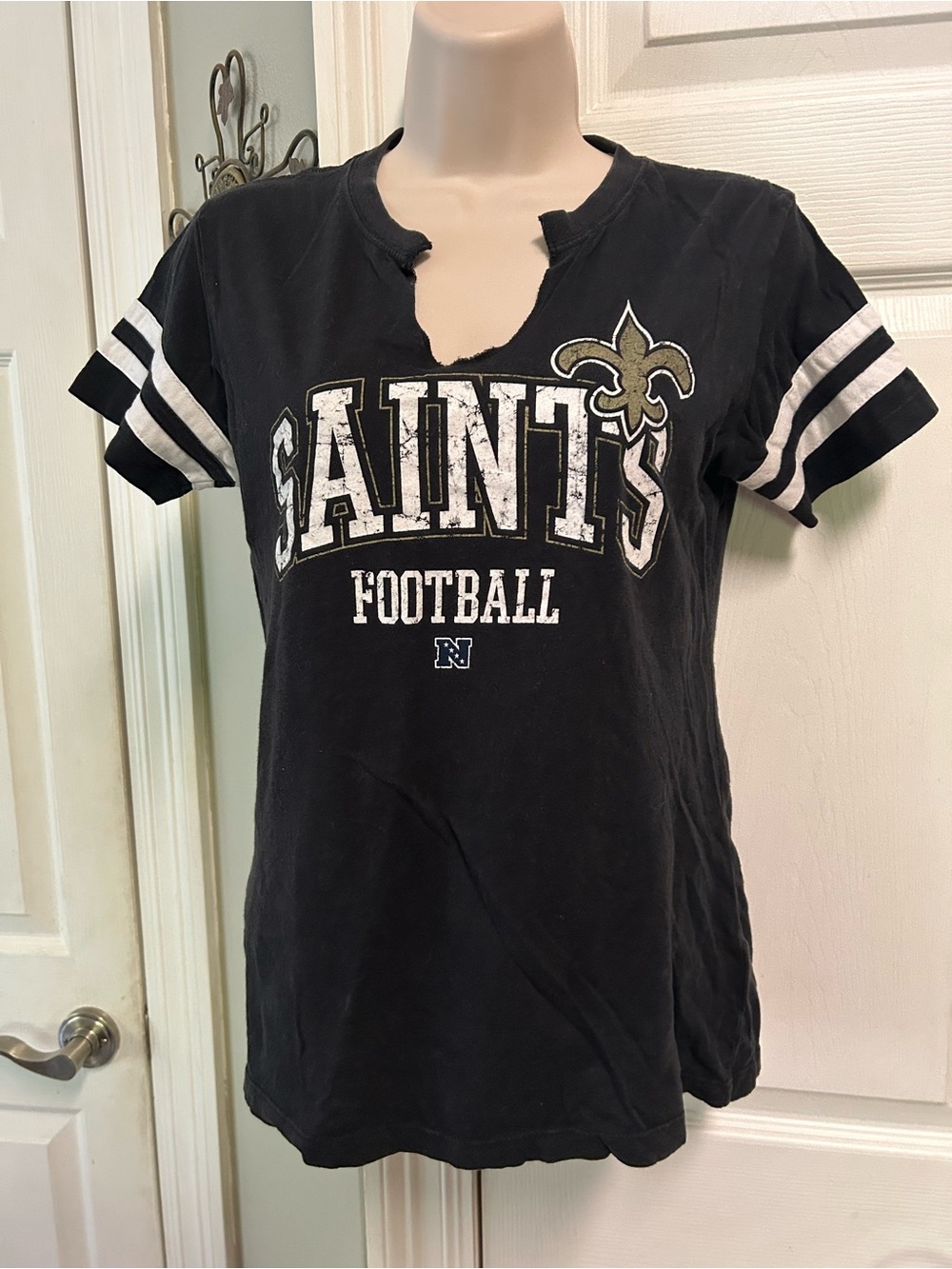 New Orleans Saints Women’s Black Football Logo Raglan Tee Split Neck